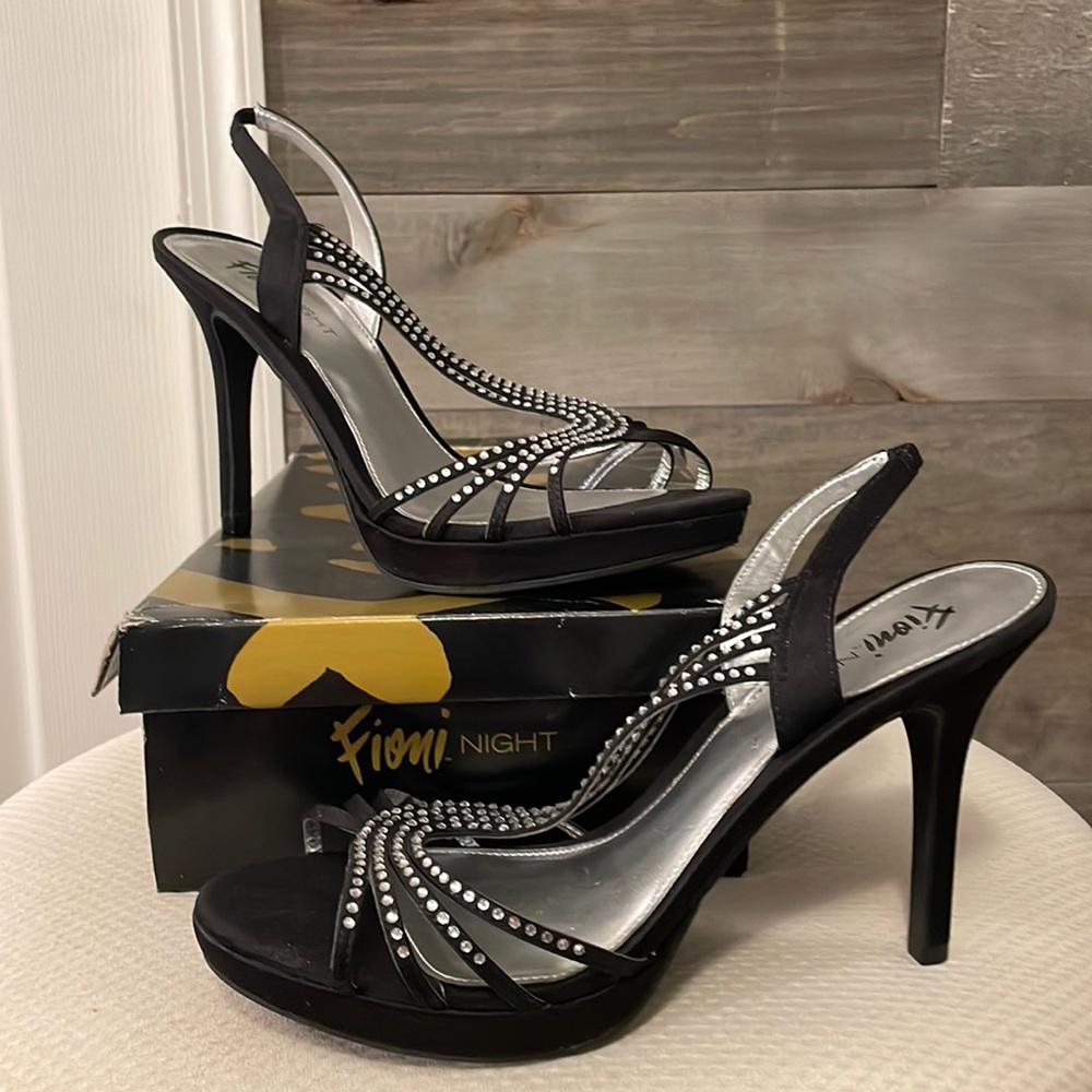 Fioni Night Hourglass Heels Size 9 Black